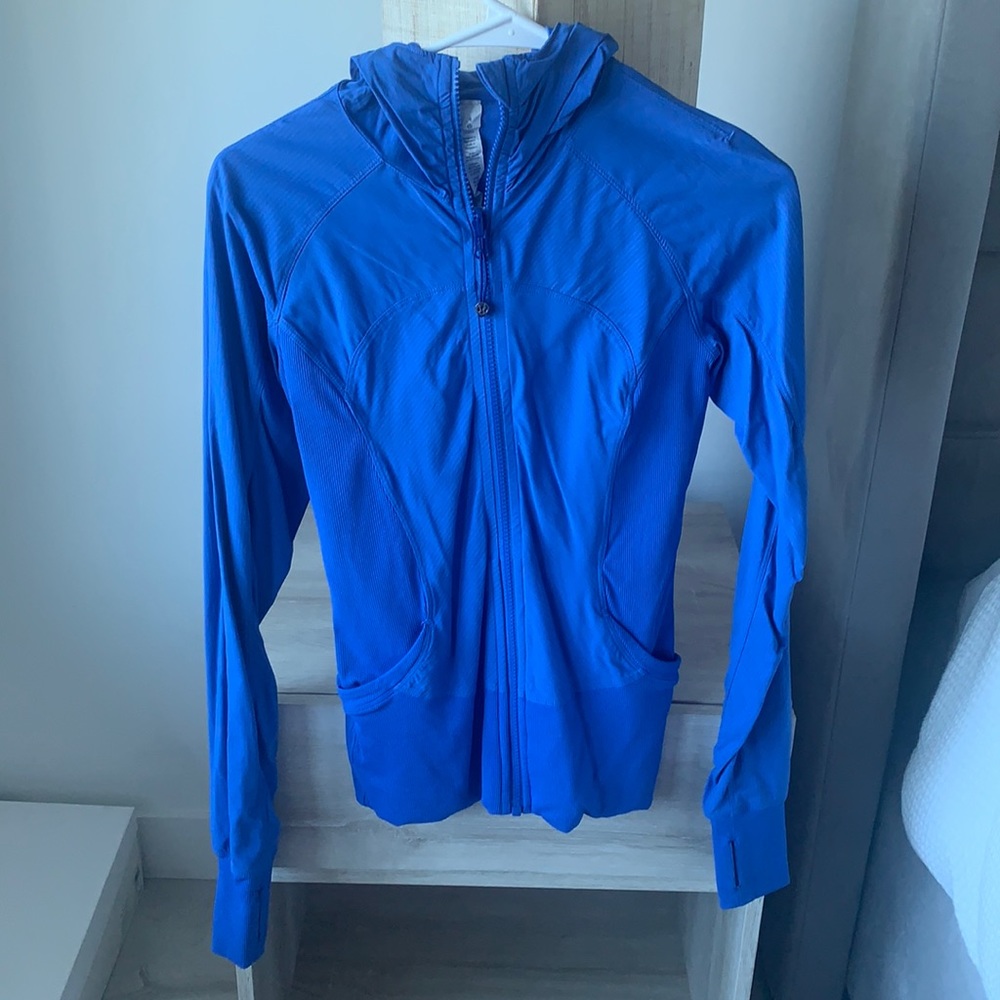 Lululemon jacket size 4
